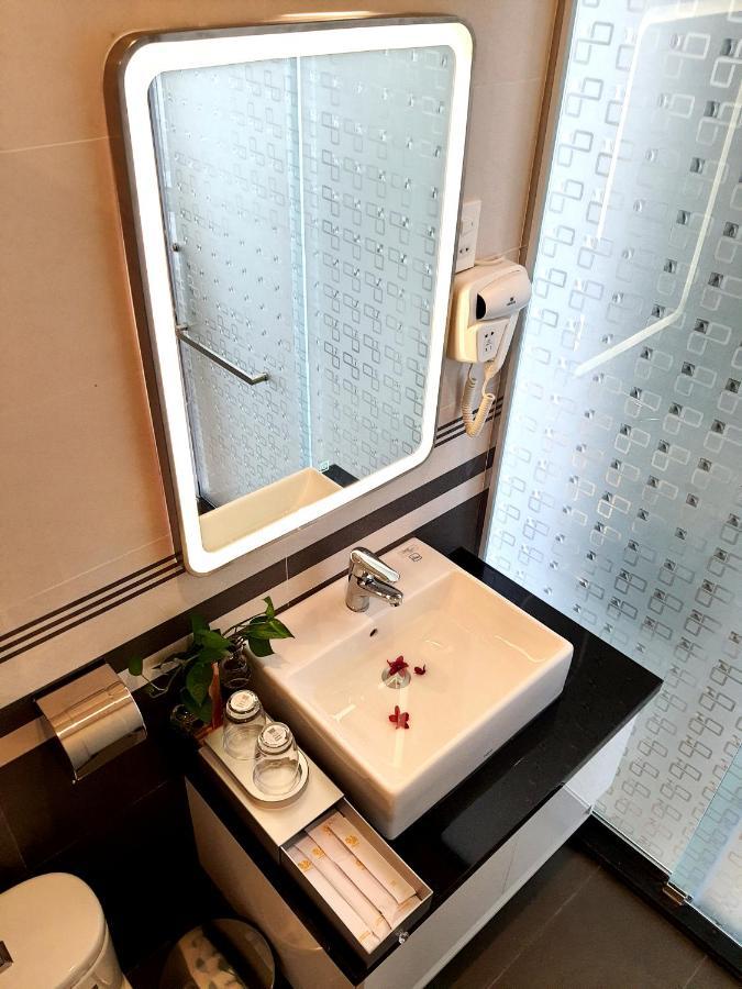 Dong Hai Hotel _ Rạch Giá Buitenkant foto